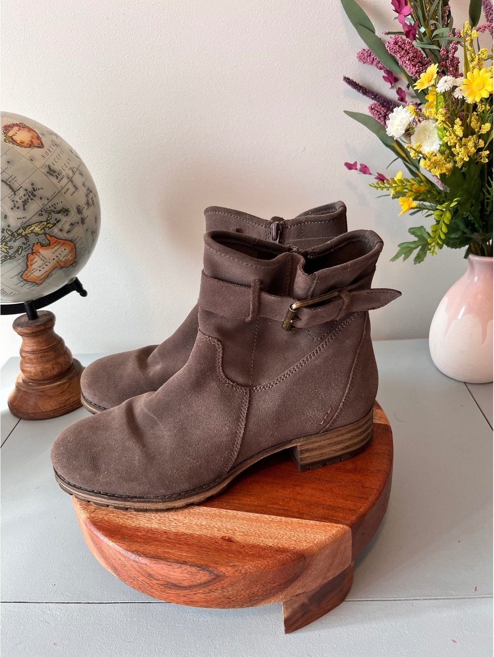 Clarks Collection Marana Amber Suede Ankle Boots 7.5